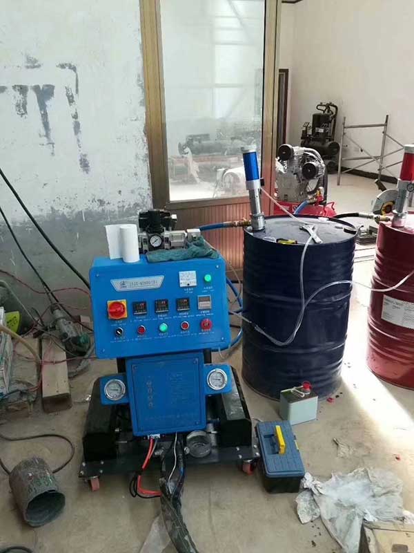 JNJX-Q2600(D-15)聚氨酯噴涂設備(圖2) JNJX-Q2600(D-15)聚氨酯噴涂設備定時噴涂澆筑應用案例