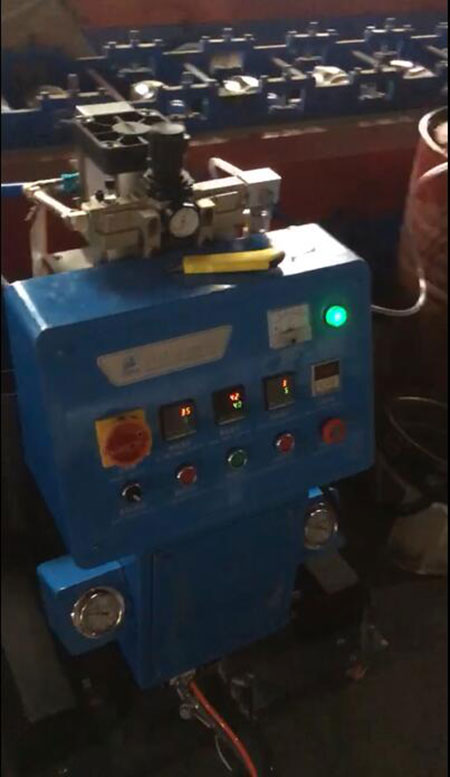 河北聚氨酯噴涂機 Q2600D型 卷簾門填充澆注聚氨酯(圖2) Q2600D型卷簾門填充澆注聚氨酯噴涂機